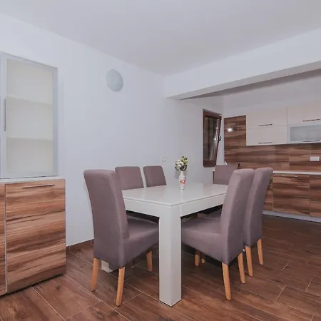 Patricia Apartamento Rab Town