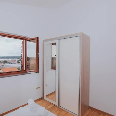 Apartamento Patricia Rab Town