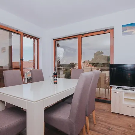 Apartamento Patricia Rab Town